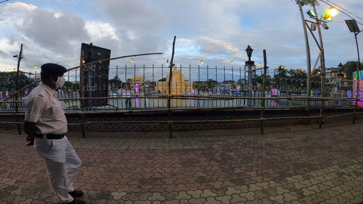 durga puja pandal splendour faded due to corona
