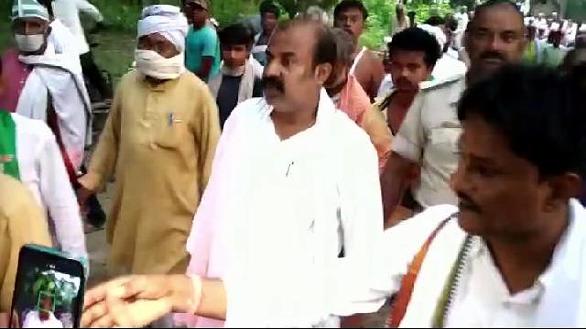 protest against Bihar food supply minister Madan Sahni