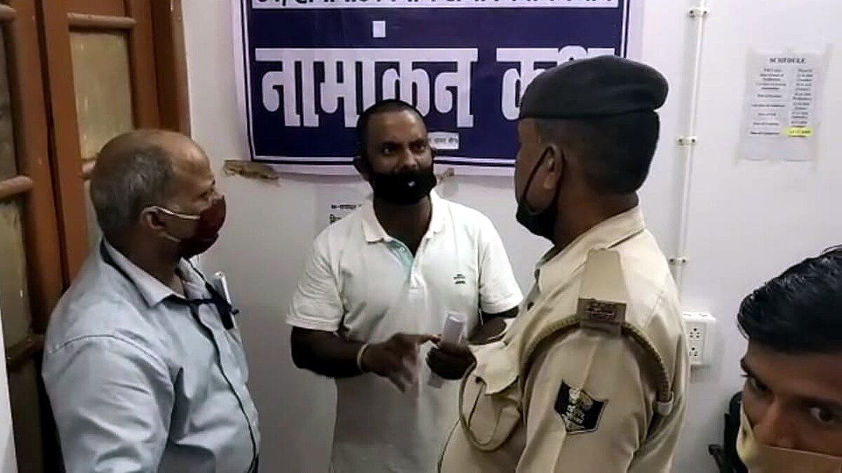 Bhola Yadav Threaten Plurals Party Candidate Manikant Yadav