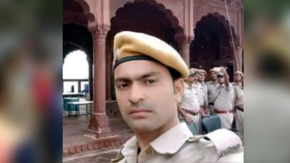 घायल पुल‍िस कॉन्‍स्‍टेेेेबल अवधेश.