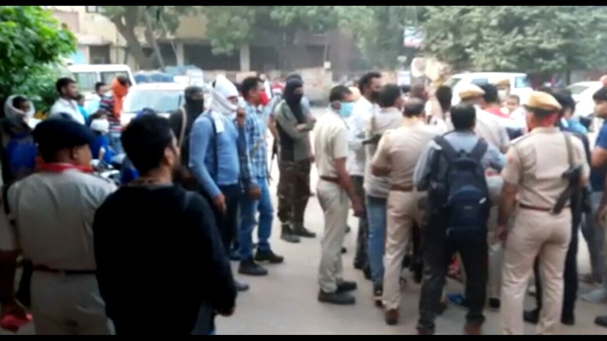 तीन राज्यों के मोस्ट वांटेड कुख्यात डकैत और पुलिस में मुठभेड़.