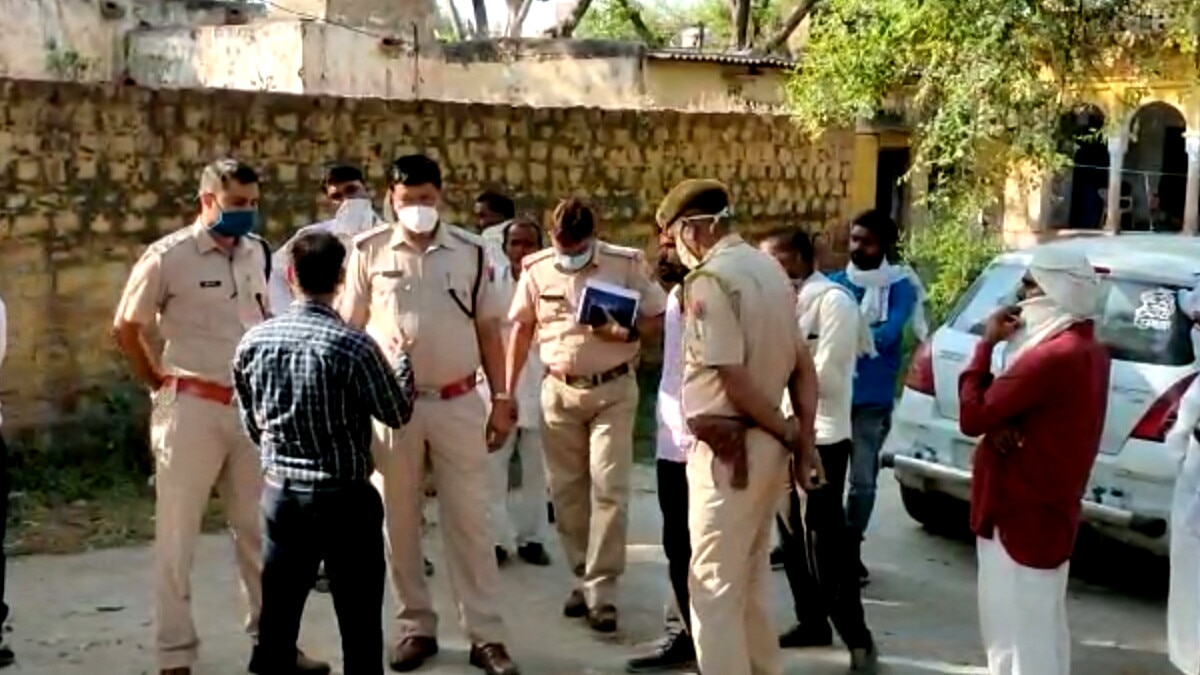 गर्म चाकुओं से दाग कर मासूम भतीजे की हत्‍या.