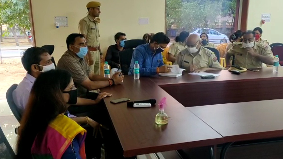 21 नाबालिग बच्‍च‍ियों को पुलिस ने छुड़ाया.