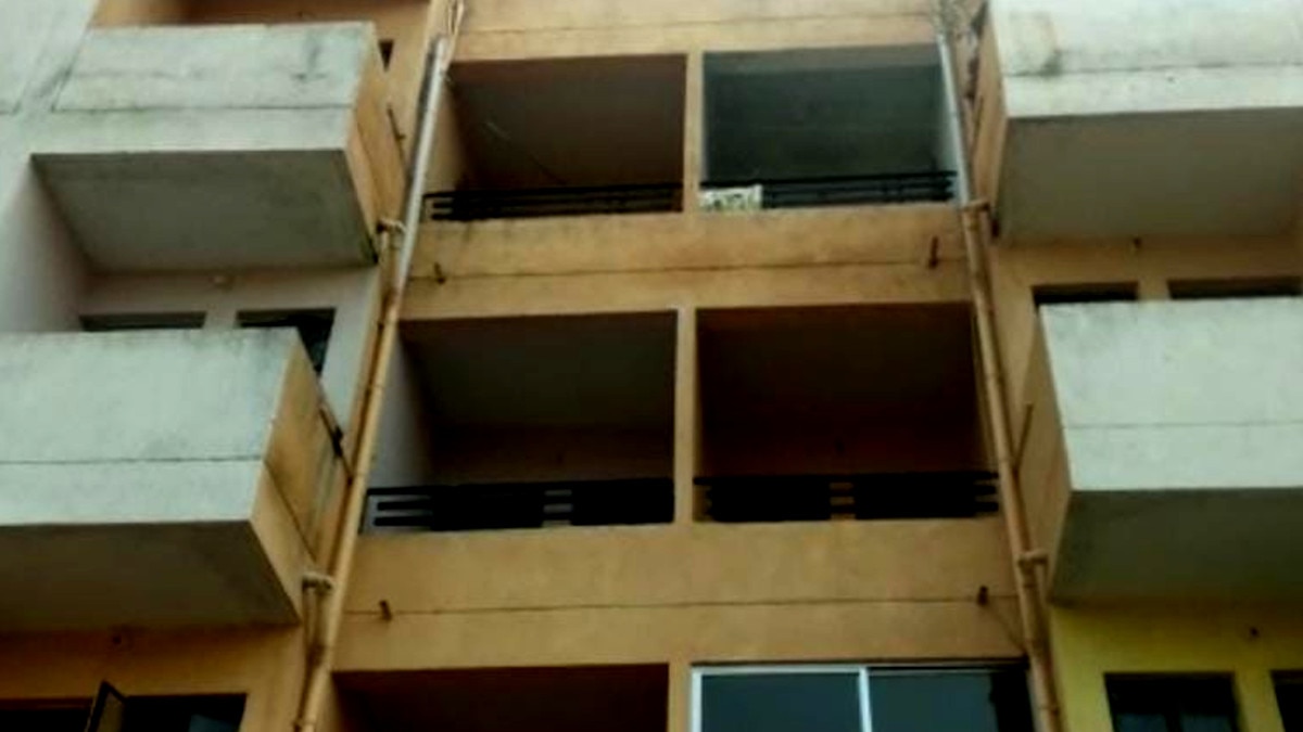 दो दिन से गायब पालतू कुत्‍ता मरा हुआ मिला, मालिक ने गम में दे दी जान.