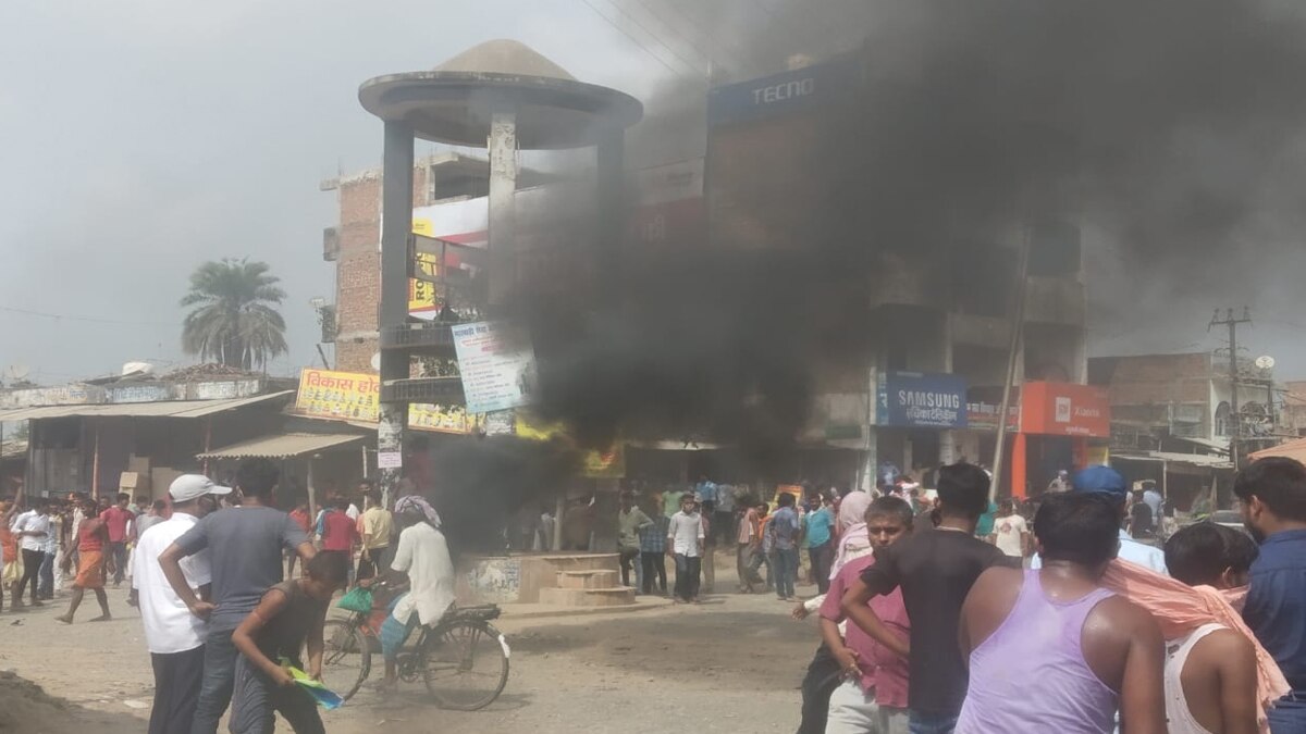 सीतामढ़ी में दुर्गा पूजा को लेकर बवाल. 