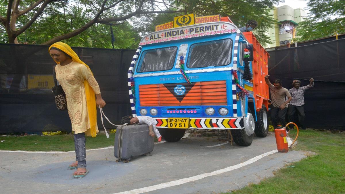 migrant workers themed puja pandal