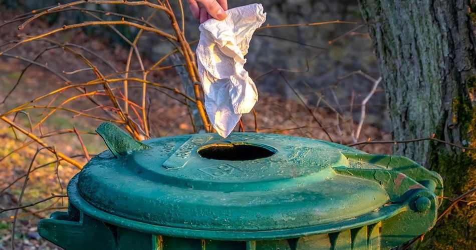 टूटा हुआ डस्टबिन