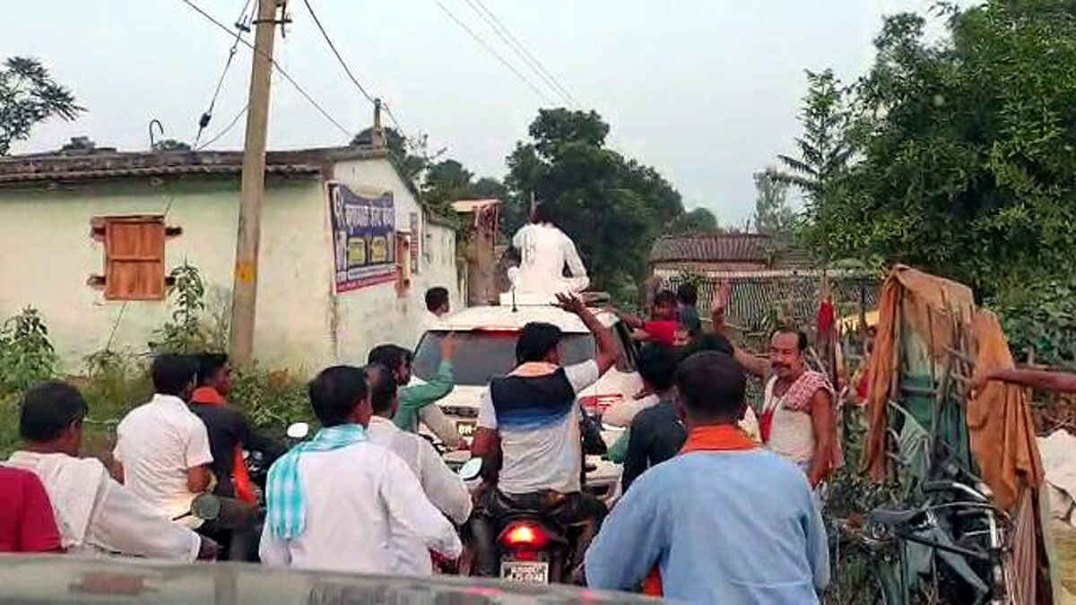 तेजप्रताप नाव से प्रचार करने बिथान पहुंचे.