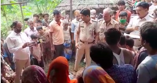 मुरौवतपुर में सुबह-सुबह 50 साल के तिलक राय का शव लोगों ने फंदे से लटकते हुए देखा.