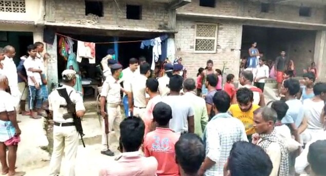 सुबह लोगों ने फंदे से लटकते हुए देखा मृतक का शव