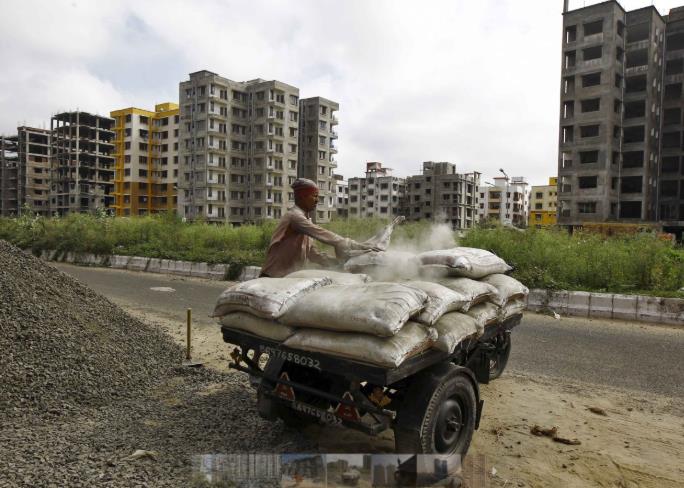 घर खरीदार बाजार से गायब