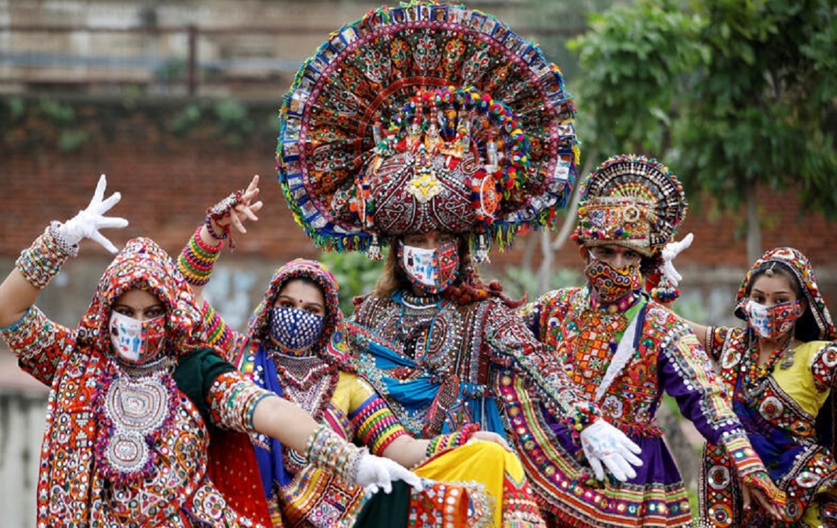धर्म से ऊपर कोविड-19 से जंग धर्म से ऊपर कोविड-19 से जंग
