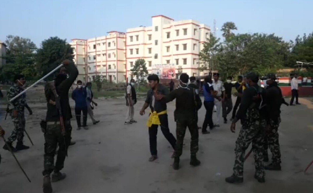 गया में पथराव के बाद पुलिस का लाठीचार्ज