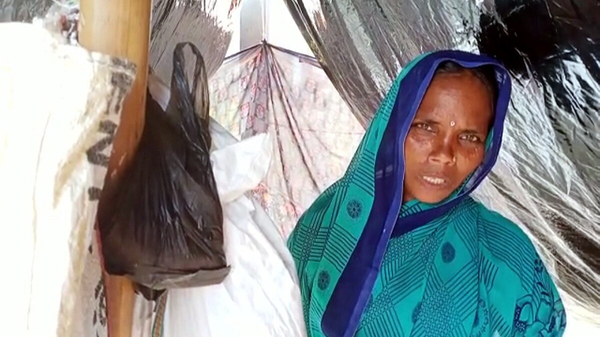 Gopalganj flood victims live in Ratan Sarai Railway Station 