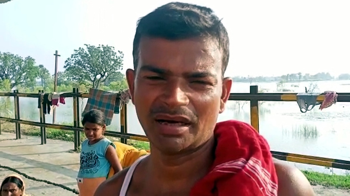 Gopalganj flood victims live in Ratan Sarai Railway Station 