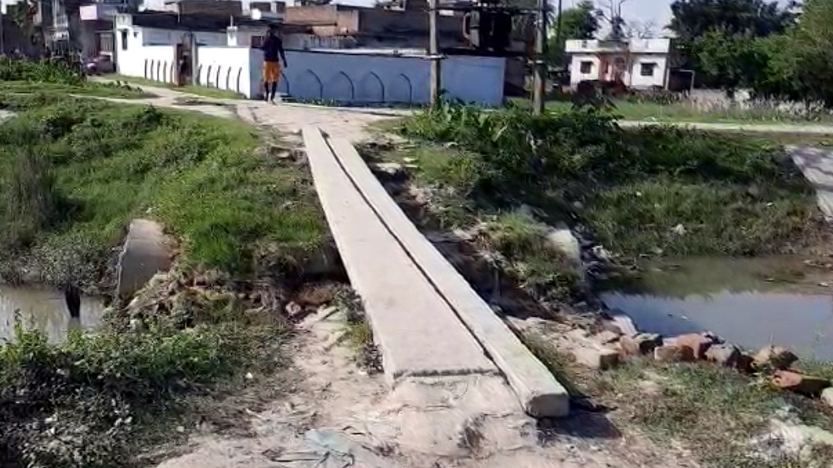 Flood water in polling station Gopalganj Vishunpura Bihar Election