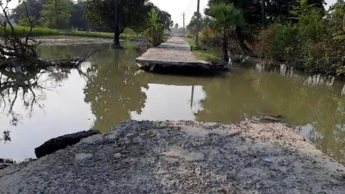 Flood water in polling station Gopalganj Vishunpura Bihar Election