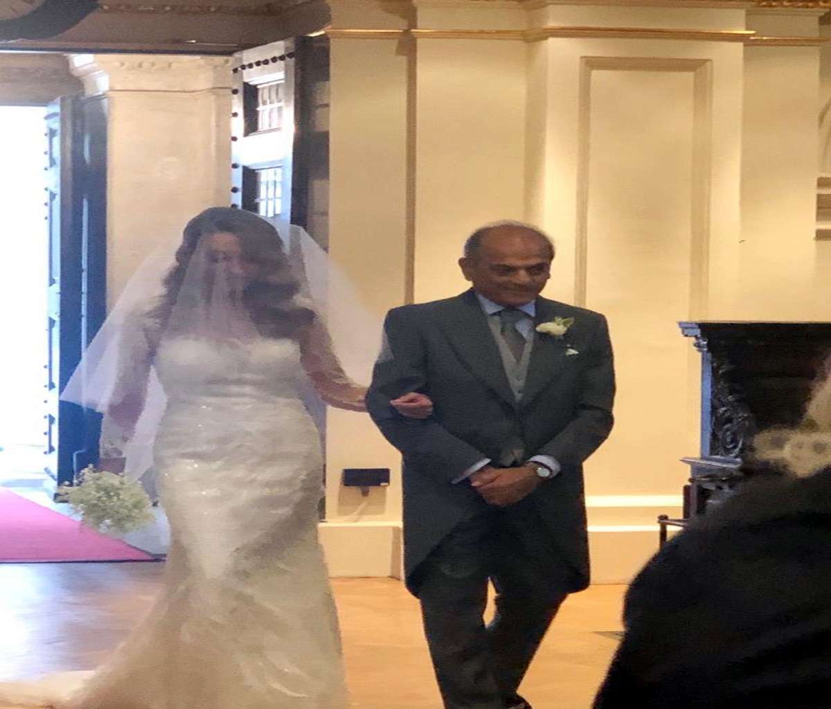 दोस्त कैरोलिन के साथ शादी के बंधन में बंधे हरीश साल्वे.