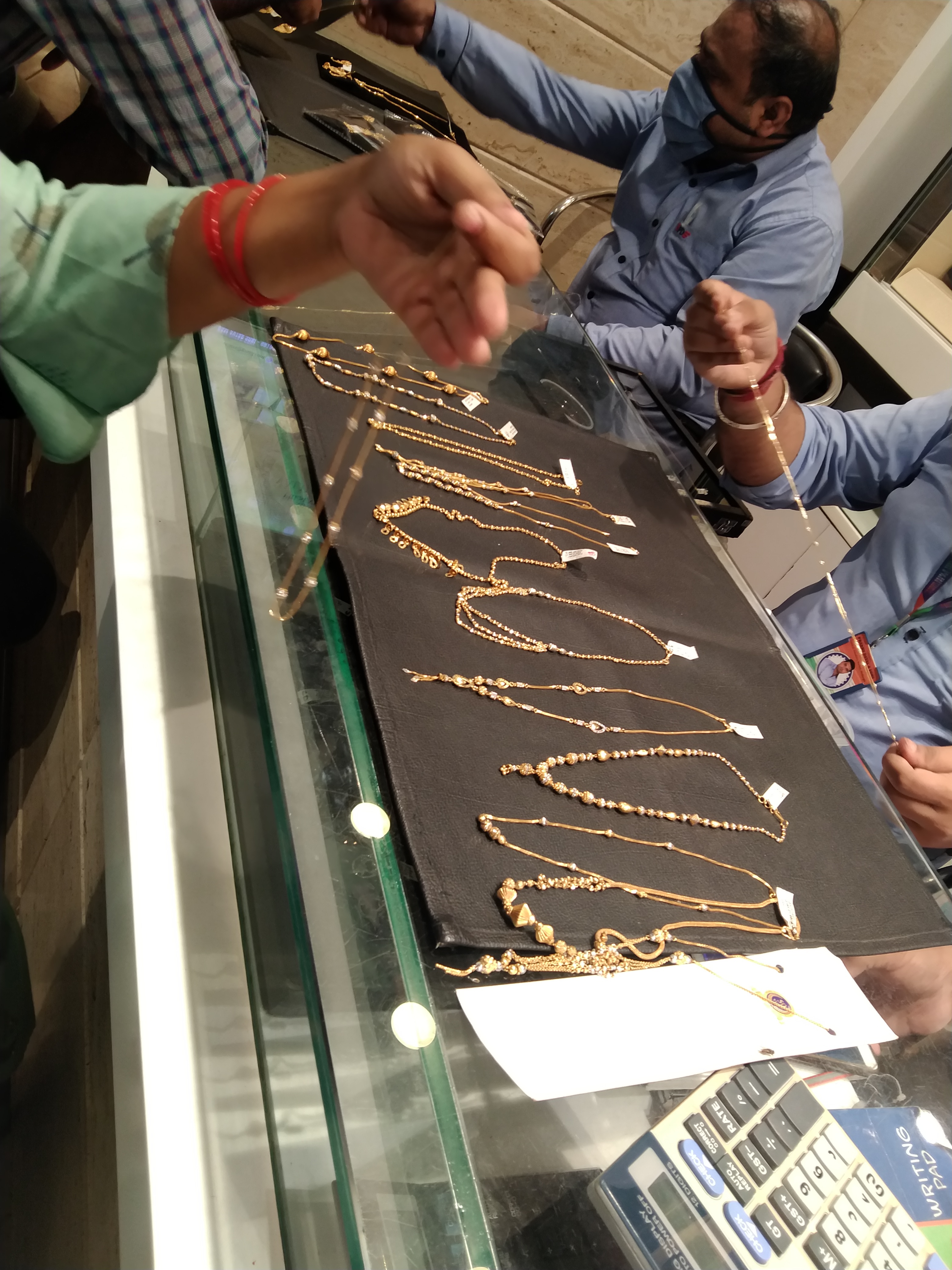 अमेरिकी चुनाव का दबाव