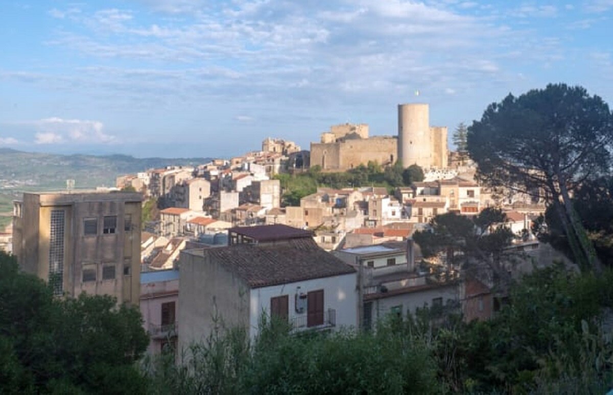 इस देश में 86 रुपये में बिक रहे हैं घर