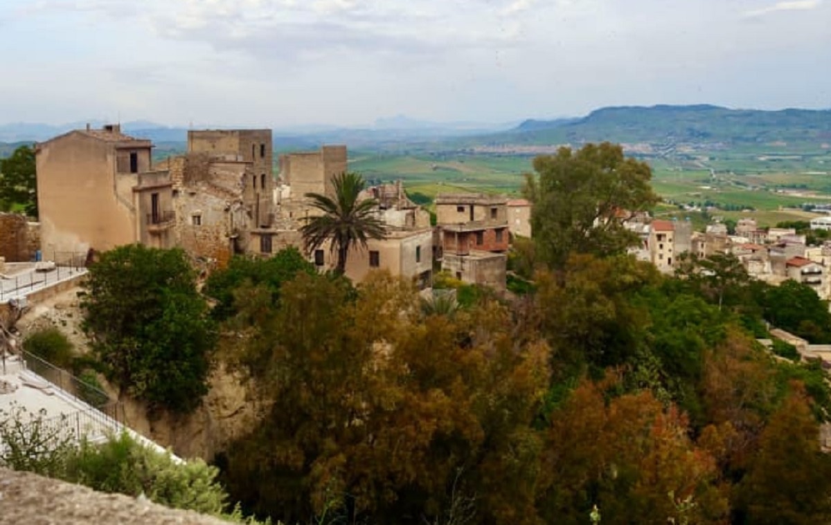 इस देश में 86 रुपये में बिक रहे हैं घर