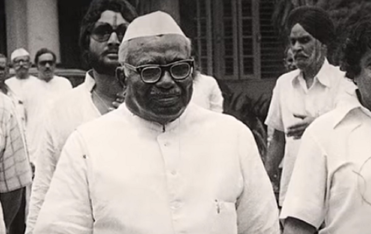 बस कंडक्‍टर के चलते CM की गई थी कुर्सी