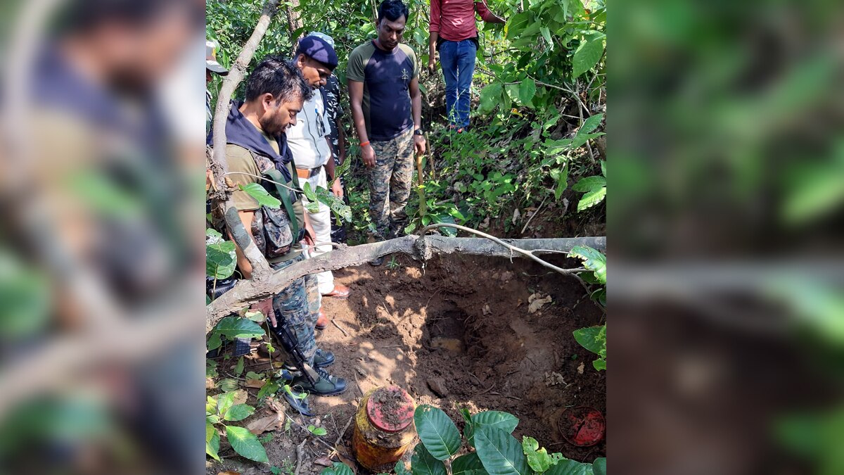 Jamui Naxalites hide 40kg explosives in the pit