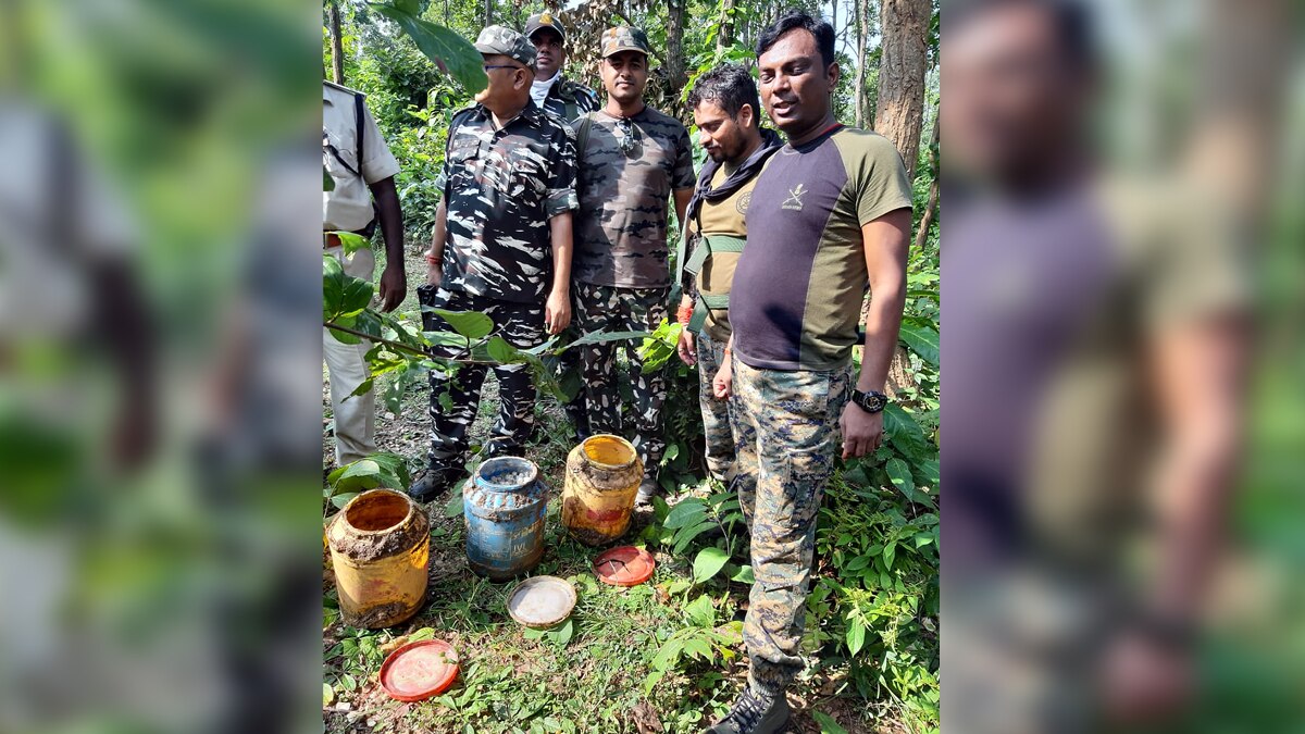 Jamui Naxalites hide 40kg explosives in the pit