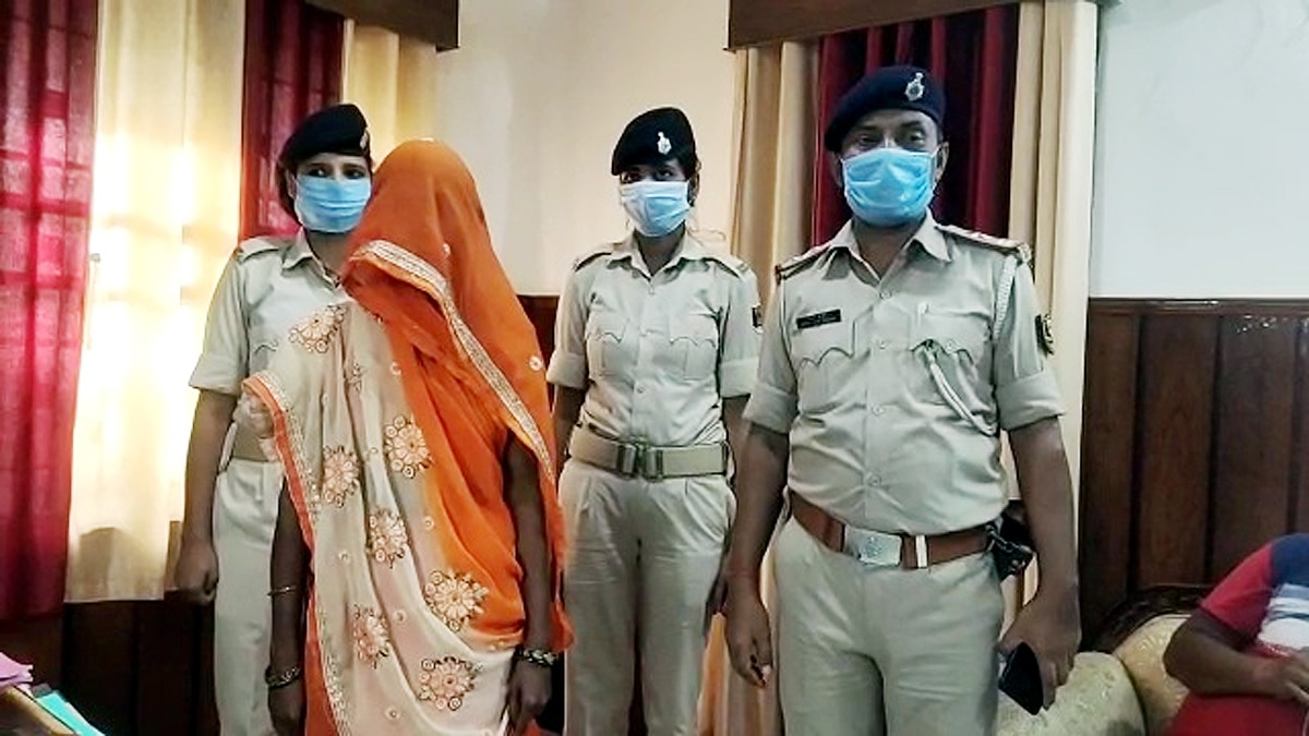 Kaimur Police arrested woman for fake silver coin