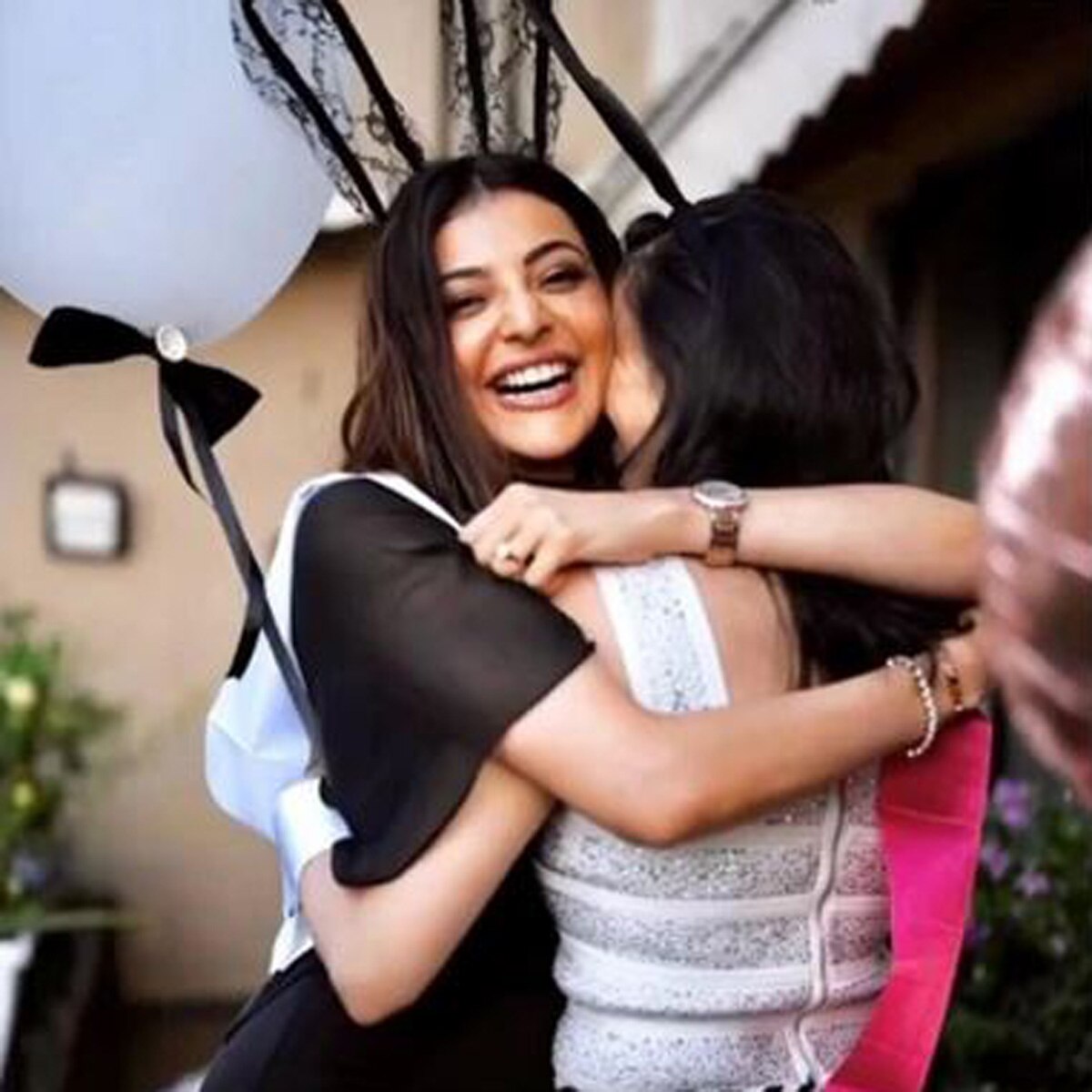 दोस्त संग काजल अग्रवाल