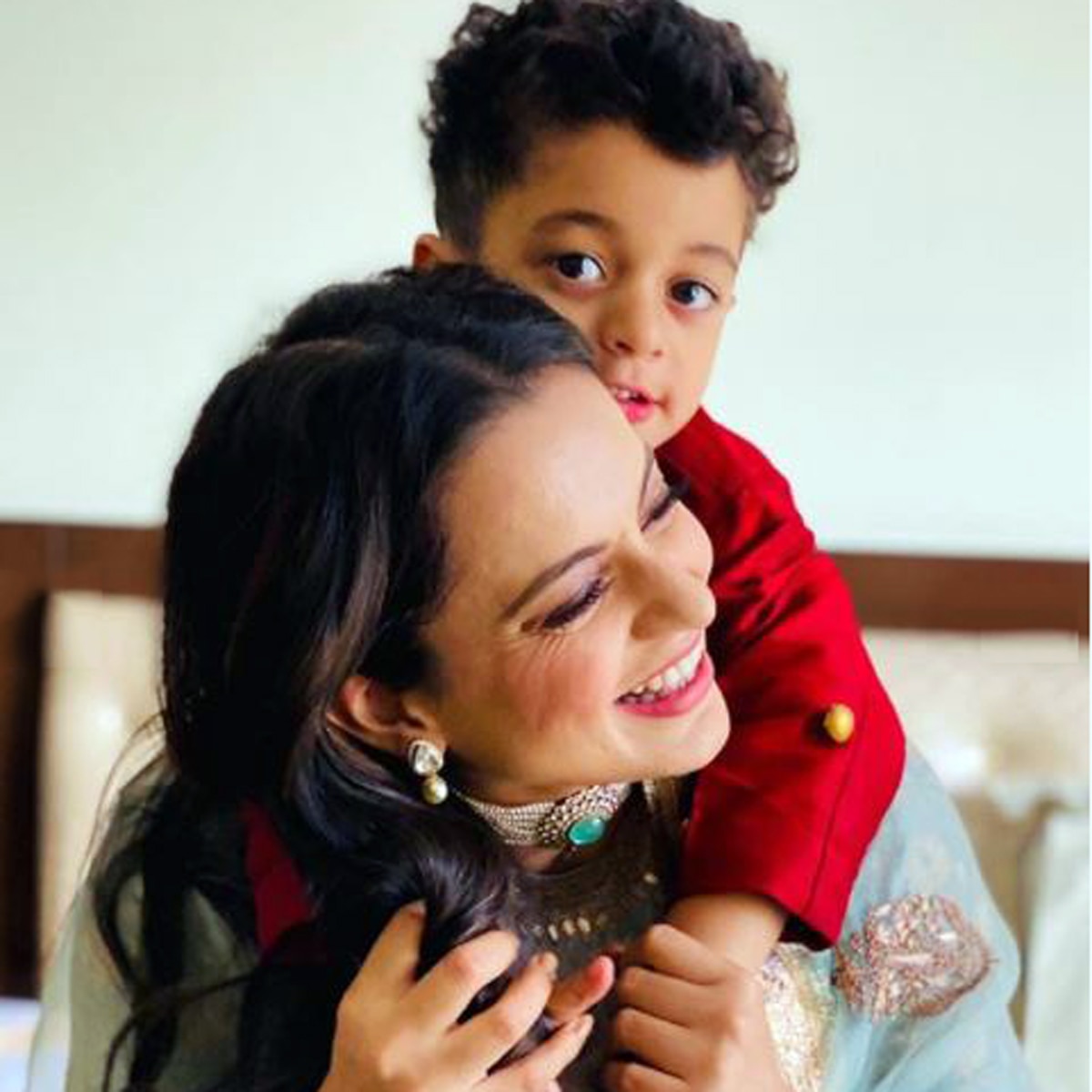 कंगना भांजे के साथ 