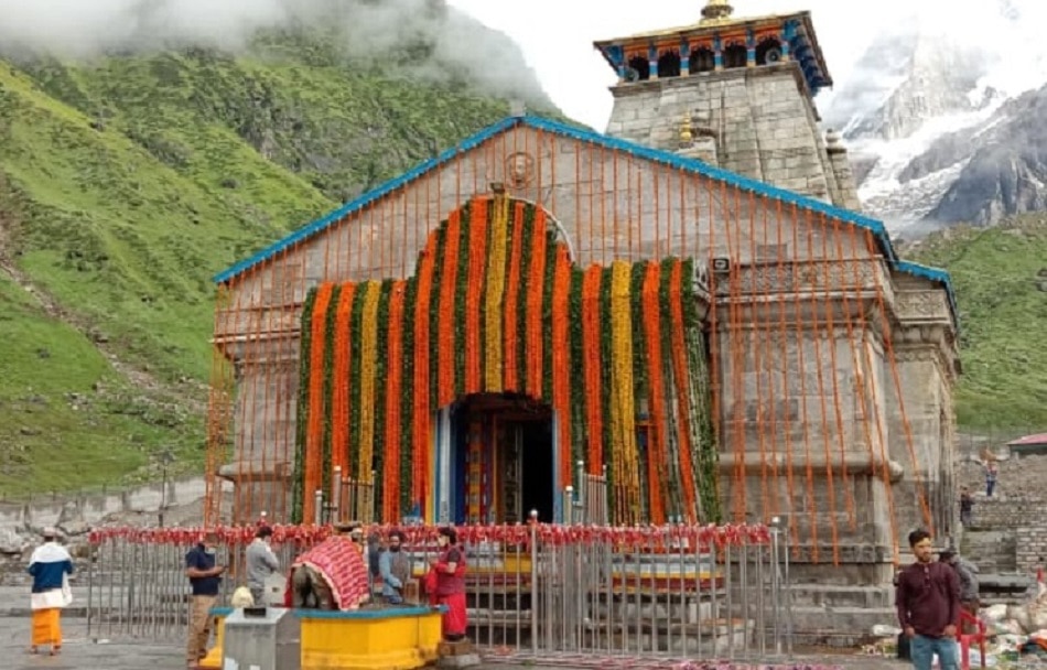 मंदिर में देव दर्शन