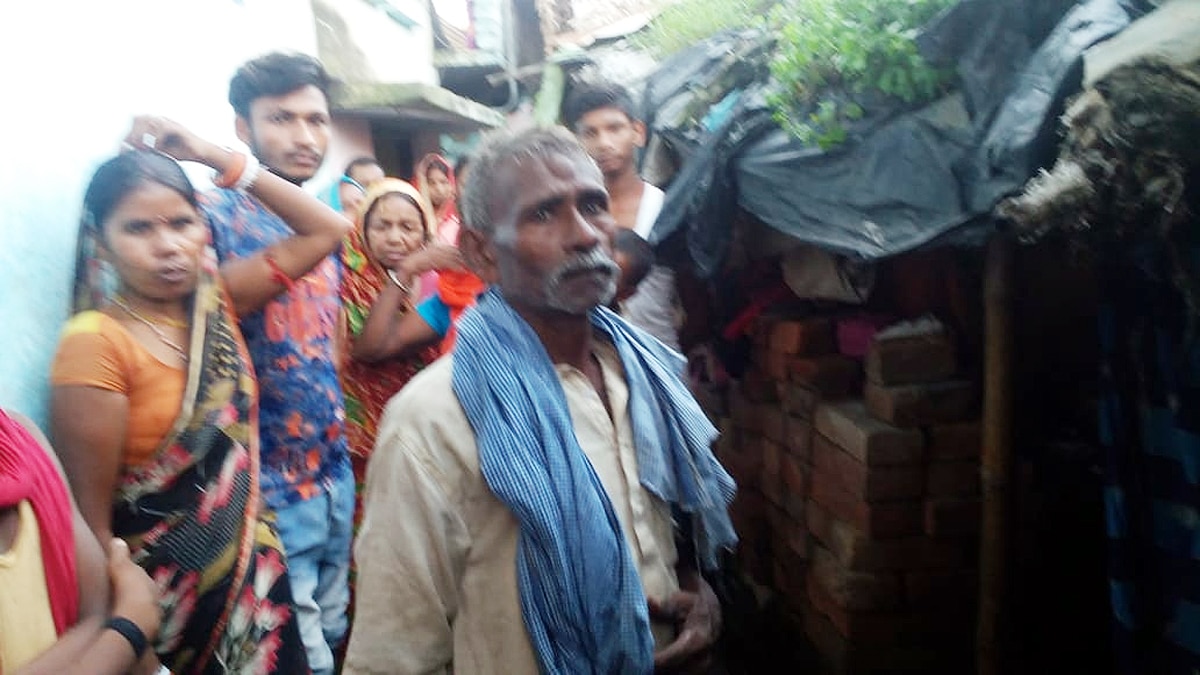 Khagaria greedy doctor kept child in just 3000 rupees from poor women