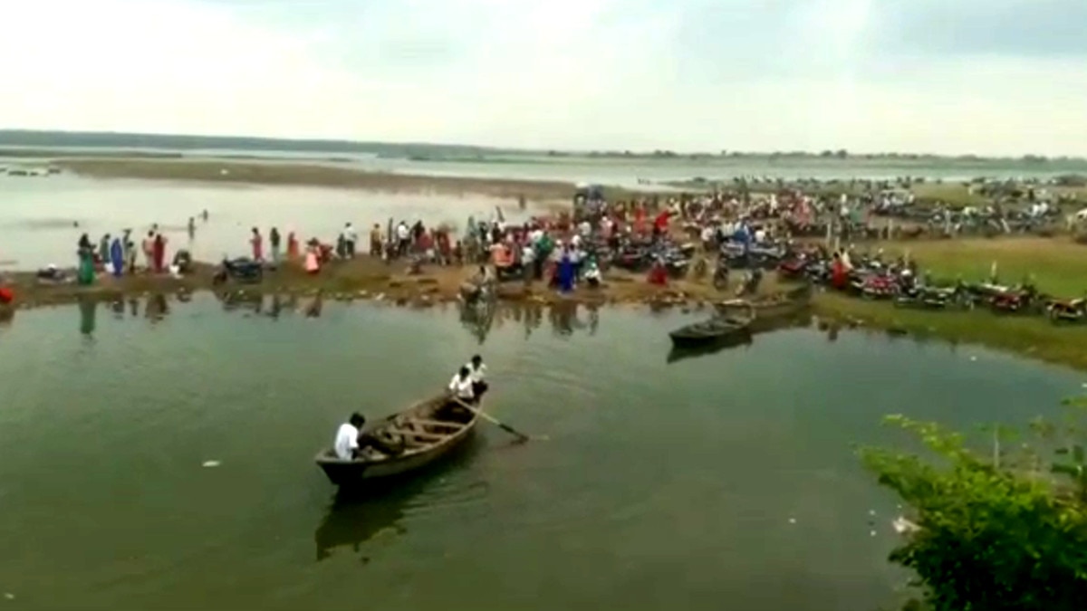 डूबते युवक को बचाने थानेदार पानी में कूदे.