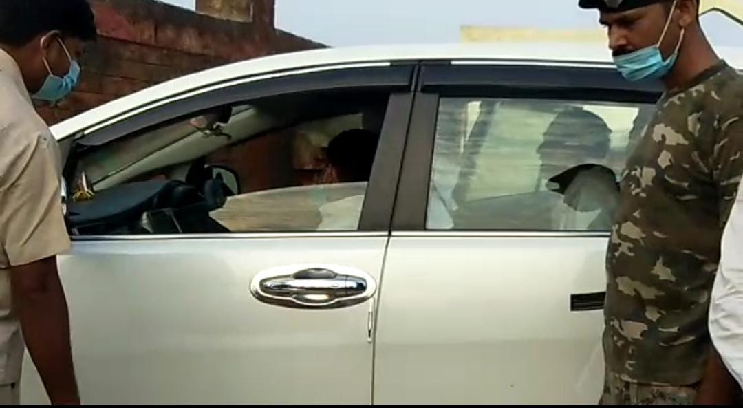 प्रचार करने पहुंचे बिहार के मंत्री को युवाओं ने घेरा