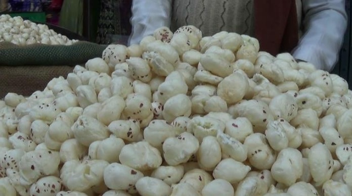 मखाने की खेती से भी हो रहा मोहभंग.