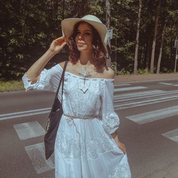 मॉडल हो गई अंधी