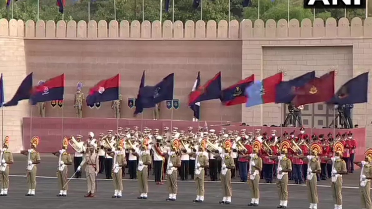 राष्ट्रीय एकता दिवसः  केवड़िया में दिखा राजपथ जैसा नजारा, देखें भव्य परेड की तस्वीरें.