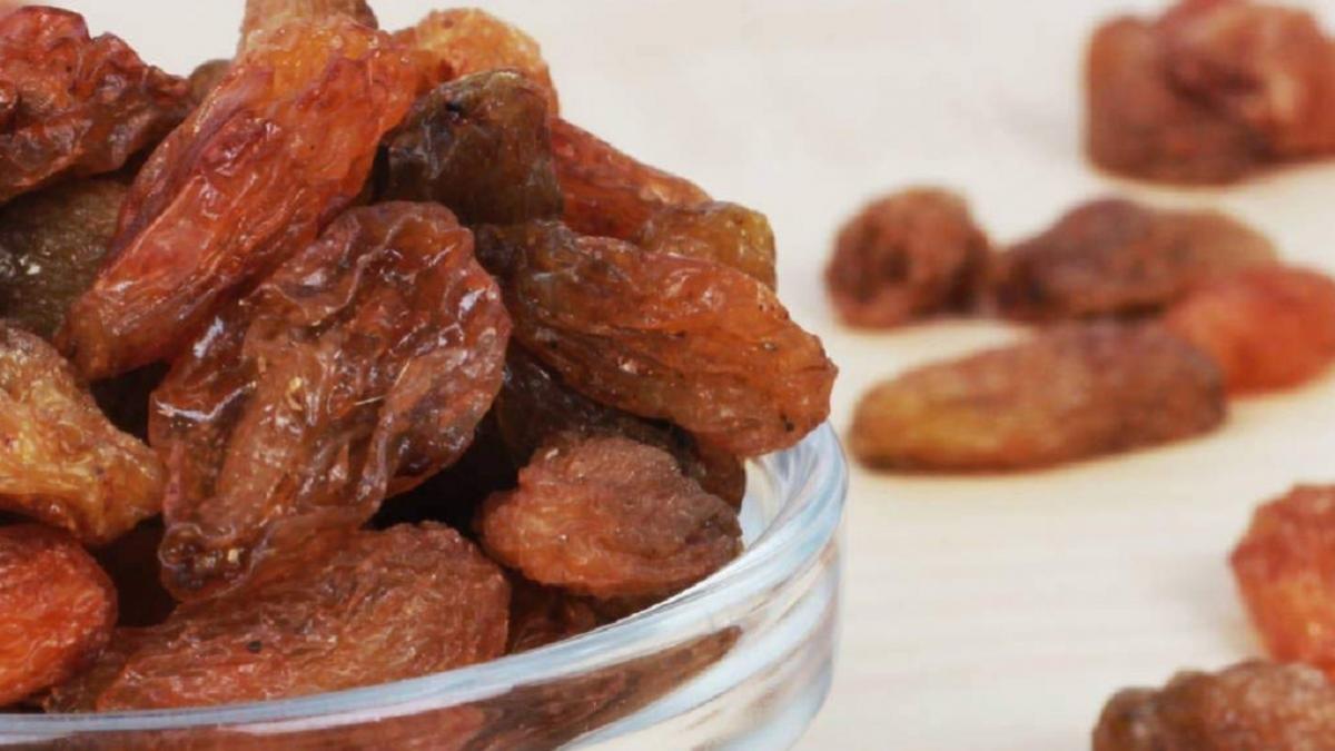 सर्दी-जुकाम से वजन घटाने तक, सर्दी में मुनक्का खाने के होते हैं ये 7 बड़े फायदे