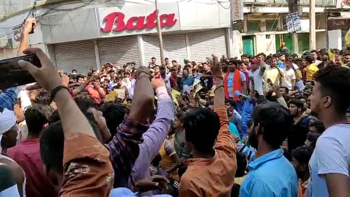 Protest against police brutal action in Munger 