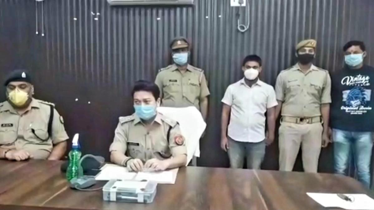 पुल‍िस ग‍िरफ्त में आरोपी. 