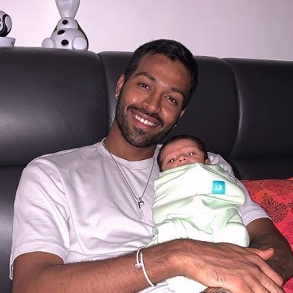 हार्द‍िक पंड्या बेटे अगसत्य के साथ