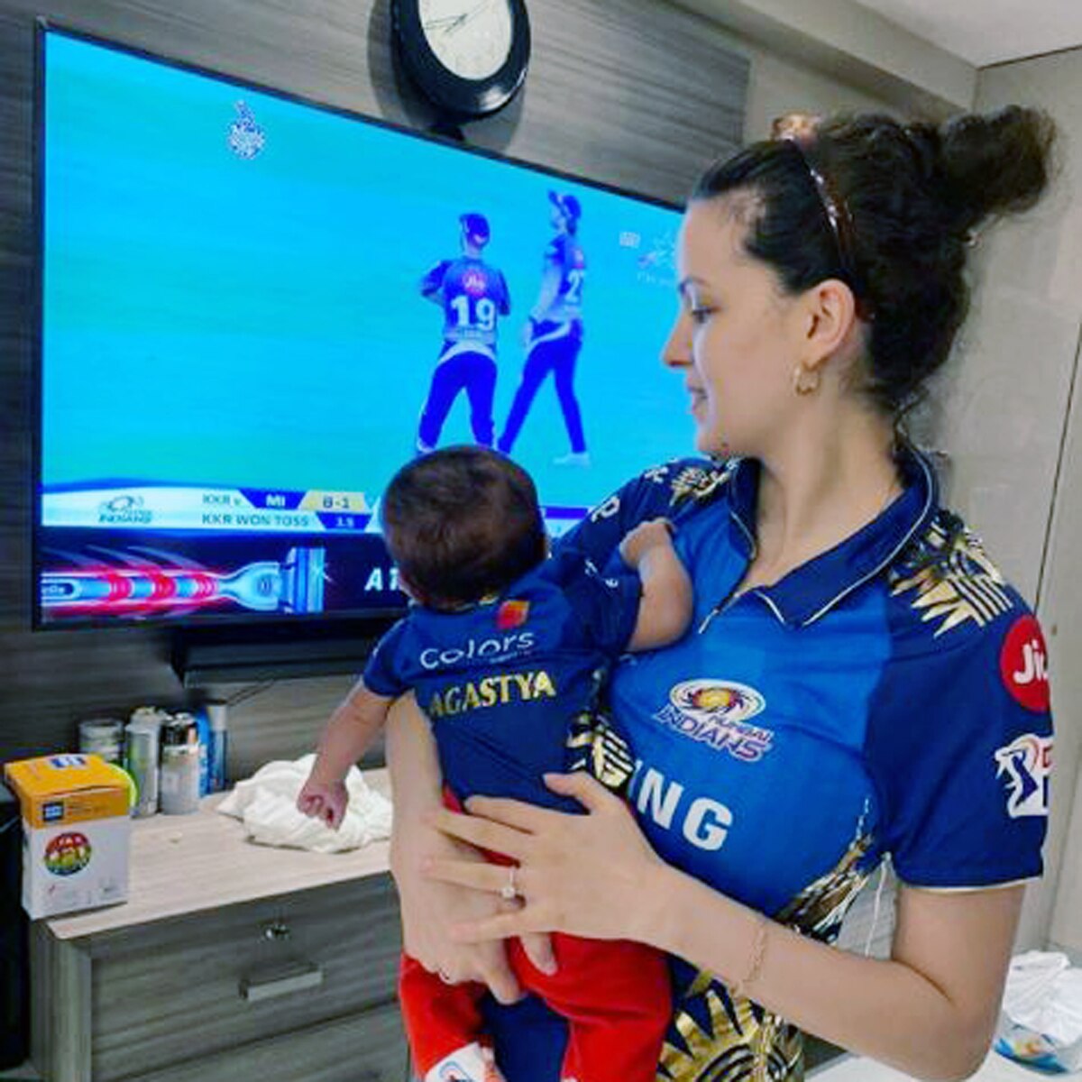 नताशा बेटे अगस्त्य के साथ