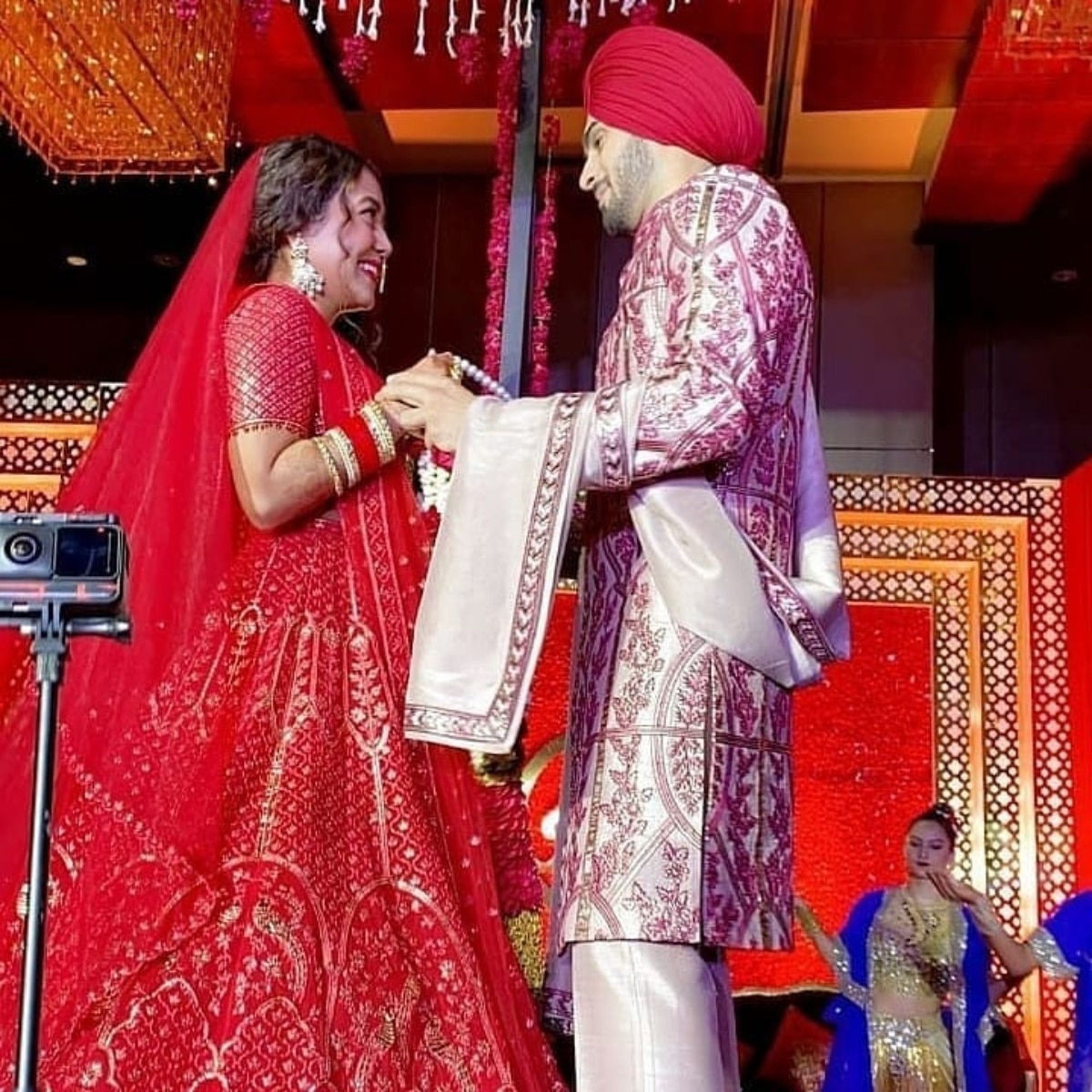 नेहा कक्कड़ और रोहनप्रीत सिंह नेहा कक्कड़ और रोहनप्रीत सिंह
