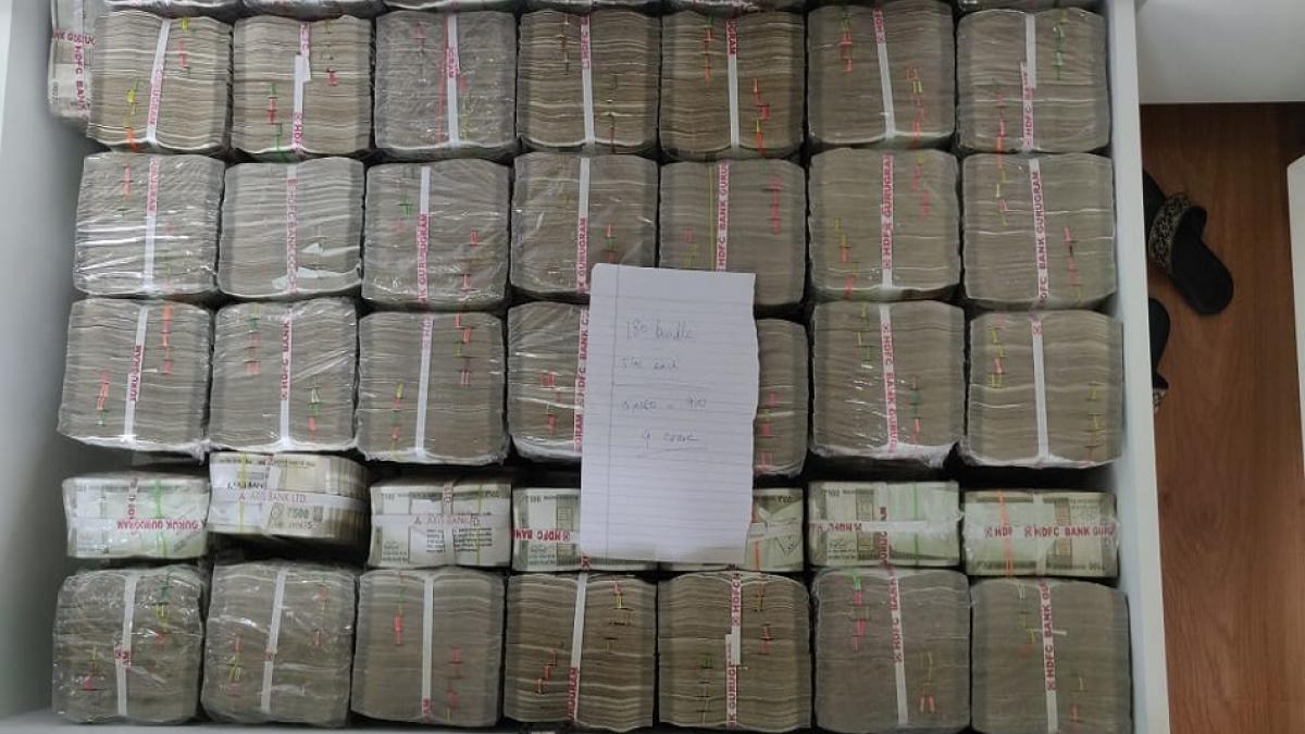  5 करोड़ से ज्यादा की संपत्ति बरामद 