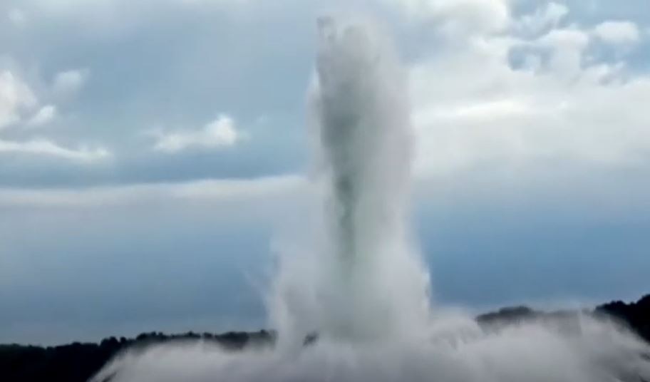 सबसे बड़े बम में 75 साल बाद हुआ धमाका