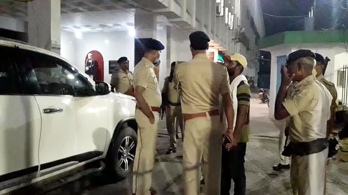 Police recovered 74 lakh cash from Patna