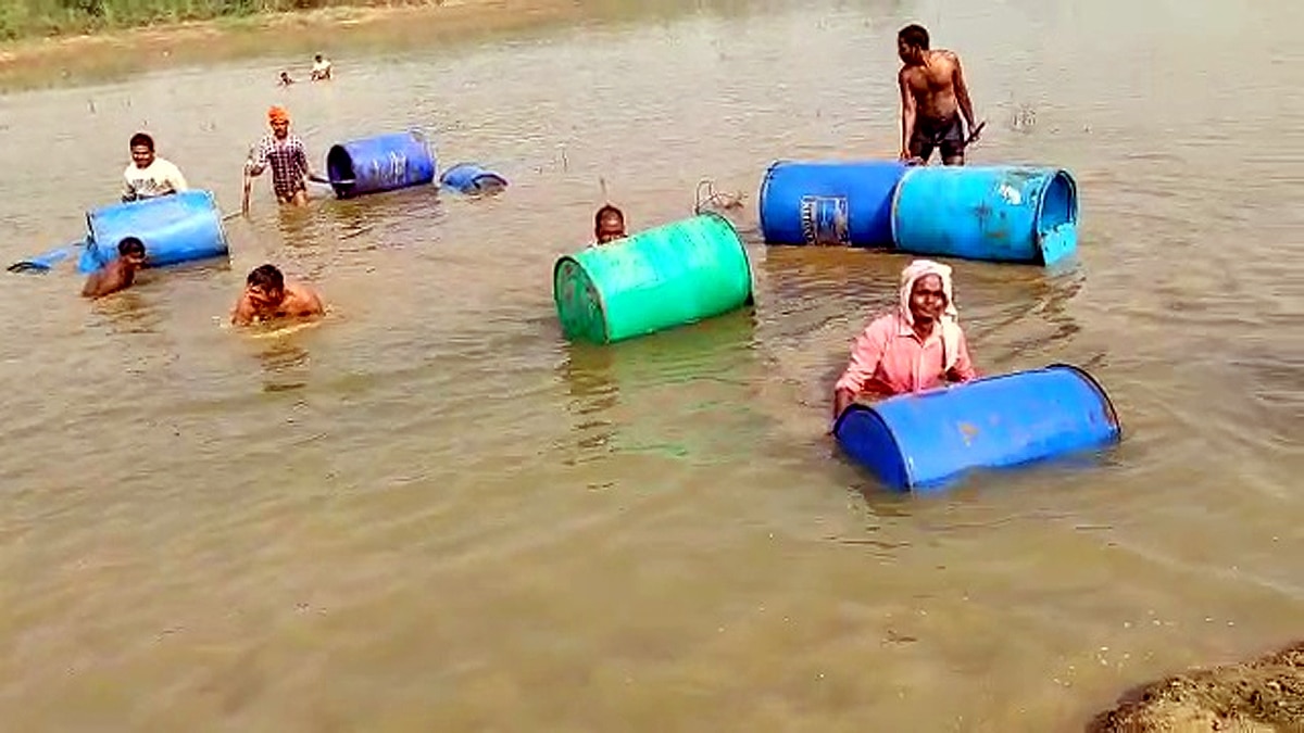 Police Raided illegal alcohol Factory in undergarments Bihar 