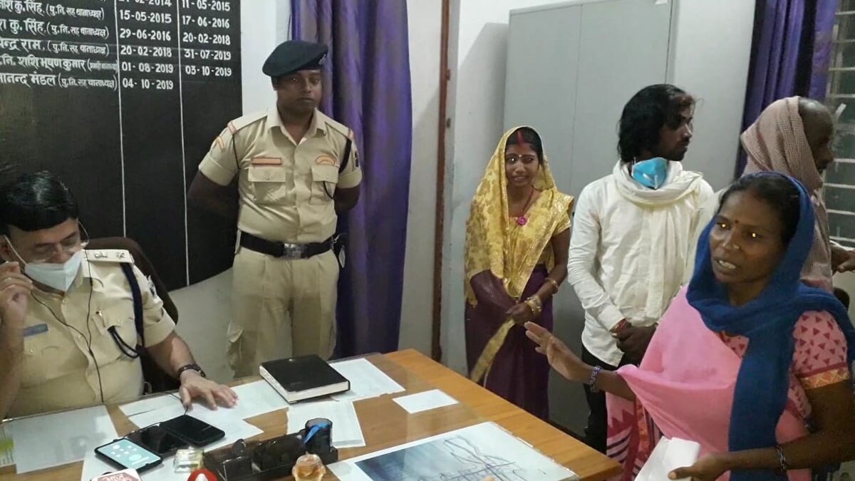 भोजपुरी सिंगर ने भागकर की शादी (फोटो आजतक)