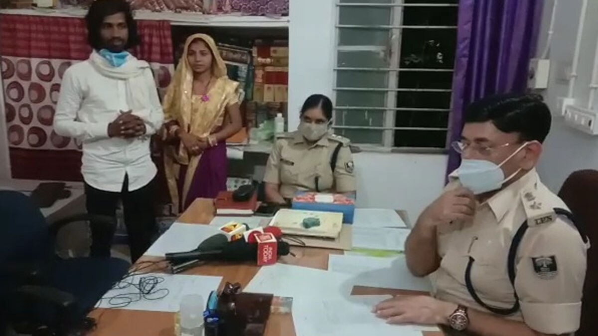 भोजपुरी सिंगर ने भागकर की शादी (फोटो आजतक)